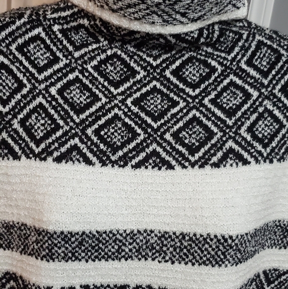 NWT Cable&gauge  sweater size M - Picture 2 of 4